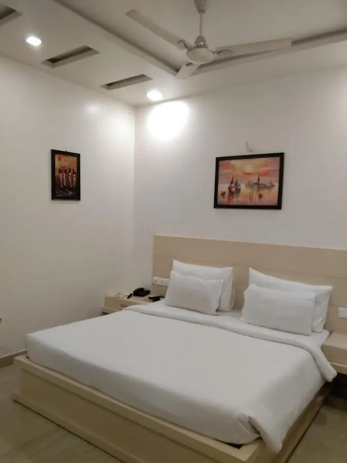 Hotel Sahibs Red Carpet - Family & Corporate Hotel Agra
