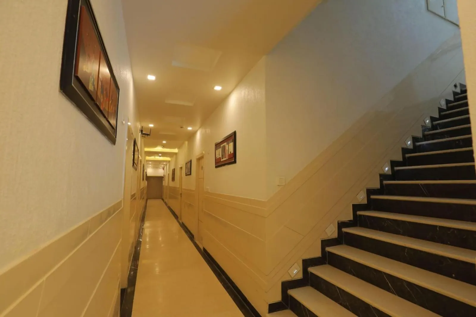 Hotel Sahibs Red Carpet - Family & Corporate Hotel Agra   Agra (Uttar Pradesh)