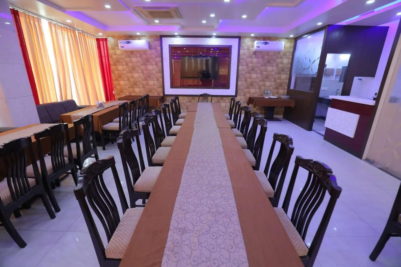 Hotel Sahibs Red Carpet - Family & Corporate Hotel Agra