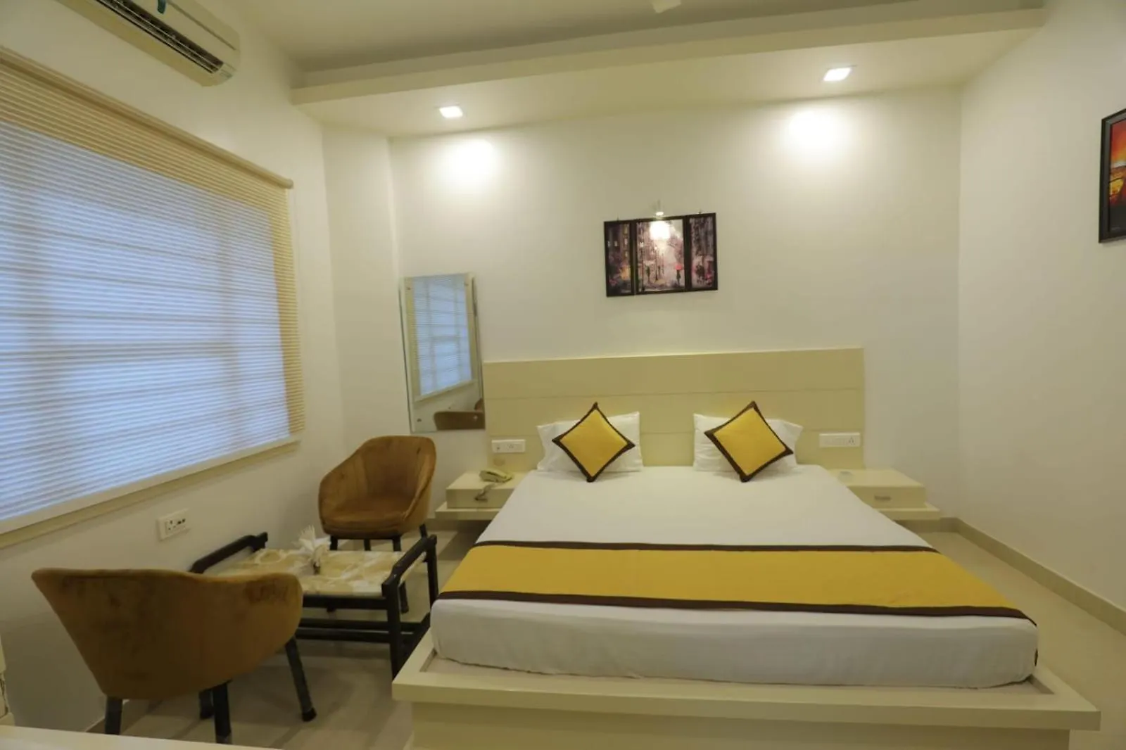 Hotel Sahibs Red Carpet - Family & Corporate Hotel Agra