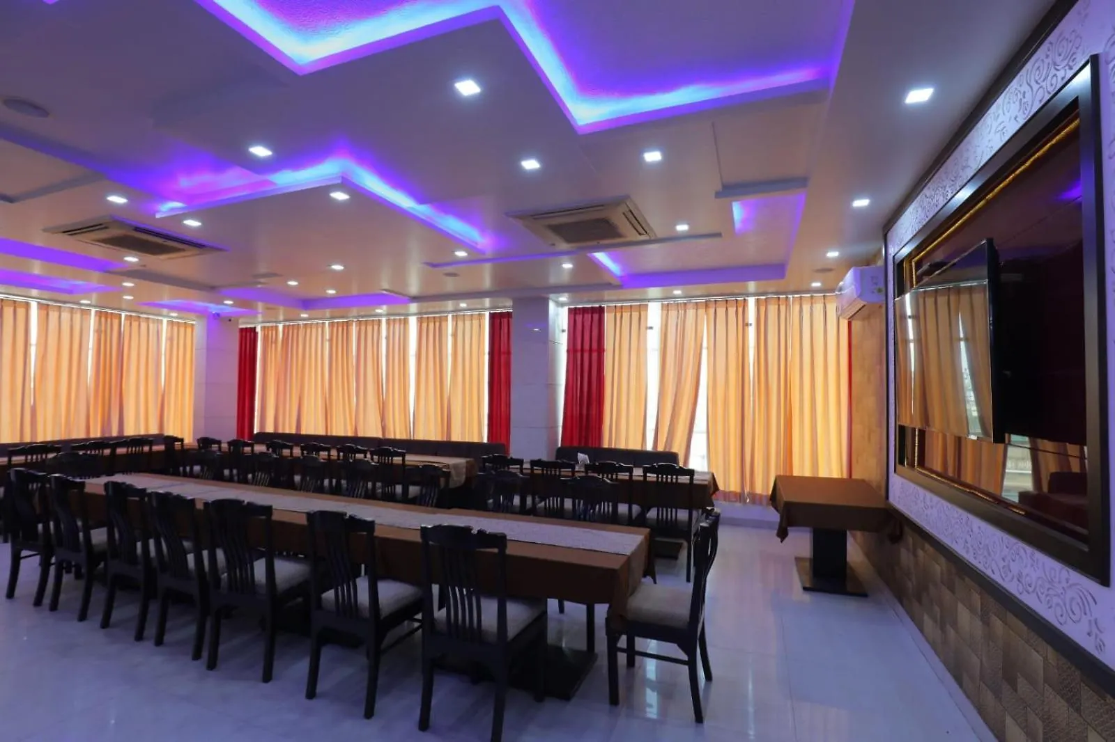 Hotel Sahibs Red Carpet - Family & Corporate Hotel Agra  3*, Agra (Uttar Pradesh)