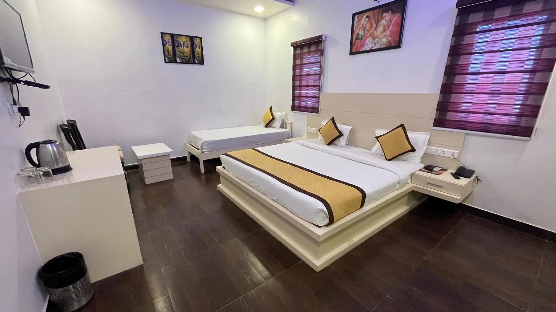 Hotel Sahibs Red Carpet - Family & Corporate Hotel Agra  Agra (Uttar Pradesh)