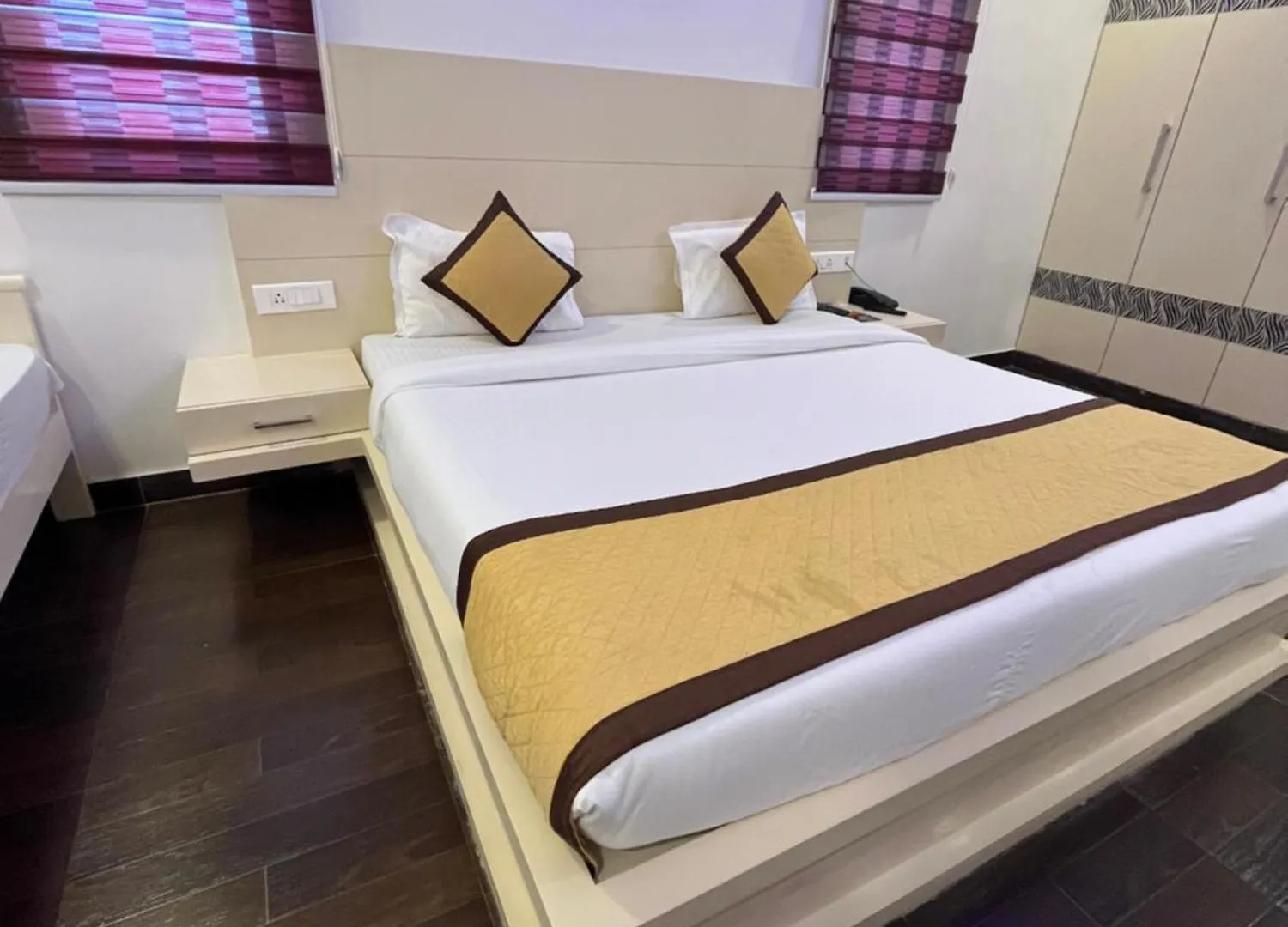 Hotel Sahibs Red Carpet - Family & Corporate Hotel Agra  India